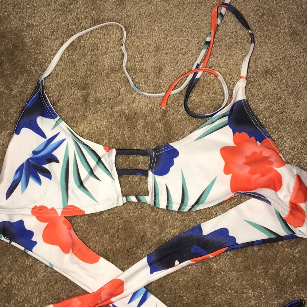 CUTE FLORAL BIKINI TOP